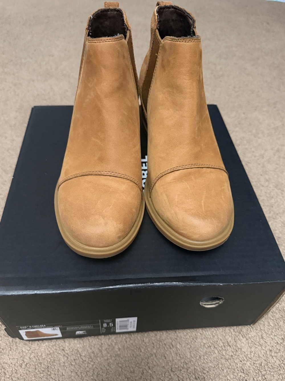 Women’s Evie ll Chelsea Waterproof Ankle Boots in Taffy, Gum 8.5